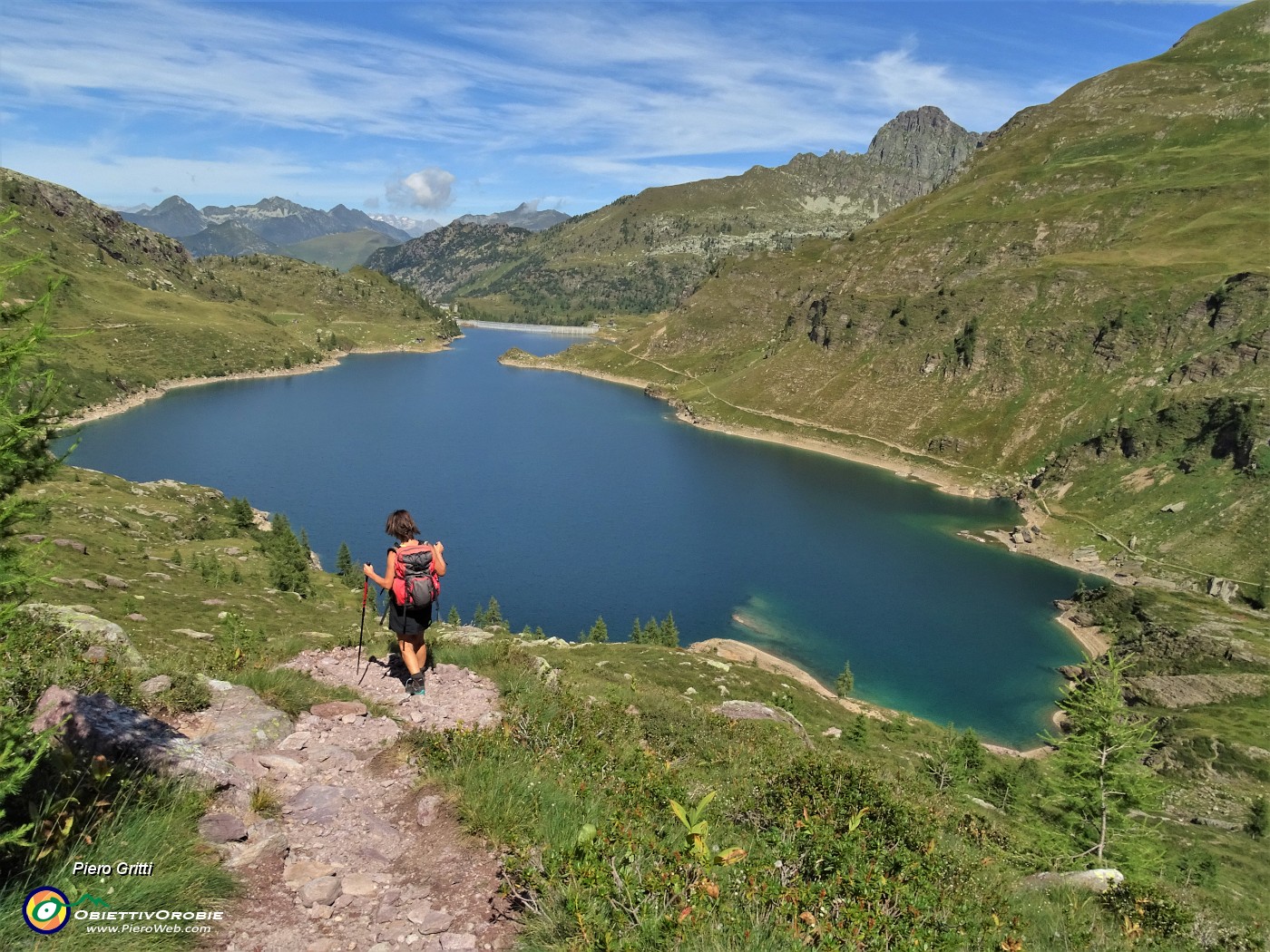 43 Dal Passo Laghi Gemelli (2131 m) discendiamo ai Laghi Gemelli (1952 m).JPG